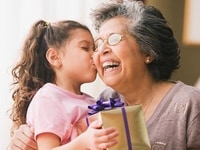 Cần tìm một cô giúp việc nhà có sức khỏe chăm bé, và ở nhà trông bé Cần tìm một cô giúp việc nhà có sức khỏe chăm bé, và ở nhà trông bé