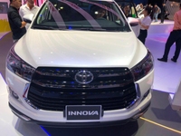 Bán xe Toyota 2.0 Ventuner tự động màu trắng ngọc trai mới. Bán xe Toyota 2.0 Ventuner tự động màu trắng ngọc trai mới.