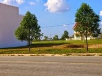 Gia đình cần tiền bán gấp lô đất ngay chợ với giá rẻ Gia đình cần tiền bán gấp lô đất ngay chợ với giá rẻ