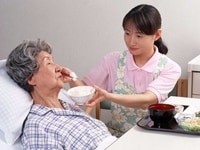 Cần tìm người giúp việc chăm người già TPHCM Cần tìm người giúp việc chăm người già TPHCM