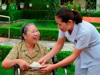Cần tìm gấp một cô chăm bà bị tai biến nhẹ Cần tìm gấp một cô chăm bà bị tai biến nhẹ