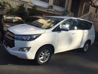 Bán xe Innova 2.0E số sàn màu trắng mới 100% giao ngay Bán xe Innova 2.0E số sàn màu trắng mới 100% giao ngay