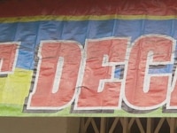 Chuyên dán decal, dán kính, dán keo, dán tuờng, dán thang máy. Chuyên dán decal, dán kính, dán keo, dán tuờng, dán thang máy.