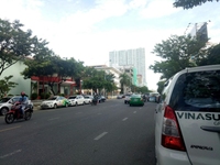 Tòa nhà 5 tầng với 9 căn hộ đường Lê Thước, vuông góc Hồ Nghinh Tòa nhà 5 tầng với 9 căn hộ đường Lê Thước, vuông góc Hồ Nghinh