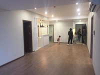 Cho thuê chung cư Gold season, 3 PN, 110m2, đồ cơ bản view bể bơi Cho thuê chung cư Gold season, 3 PN, 110m2, đồ cơ bản view bể bơi