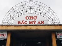 Nhà kiểu villa nhỏ ngay mặt tiền đường Trần Văn Dư, gần chợ Bắc Mỹ An Nhà kiểu villa nhỏ ngay mặt tiền đường Trần Văn Dư, gần chợ Bắc Mỹ An