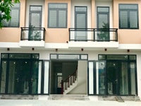 Nhà mặt tiền đường ngay trung tâm - Giá rẻ ký liền ở ngay. Nhà mặt tiền đường ngay trung tâm - Giá rẻ ký liền ở ngay.