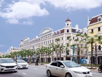 Bán nhà liền kề thuận tiện làm khách sạn tại bãi biển Hạ Long Bán nhà liền kề thuận tiện làm khách sạn tại bãi biển Hạ Long