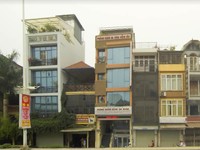 Mặt phố Trích Sài, diện tích = 101m2x2T, MT: 10M Mặt phố Trích Sài, diện tích = 101m2x2T, MT: 10M