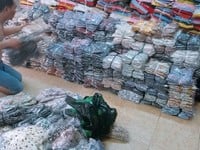 Thu mua hàng thanh lý nữ của shop, công ty, giá cao. Thu mua hàng thanh lý nữ của shop, công ty, giá cao.