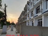 Bán nhà phố MT DT 743A Vị trí đắc địa, thuận tiện nhất Dĩ An, BD . Bán nhà phố MT DT 743A Vị trí đắc địa, thuận tiện nhất Dĩ An, BD .