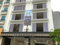 Bán tòa nhà văn phòng mặt phố Nguyễn Chánh. DT: 210m2, 8 tầng có hầm Bán tòa nhà văn phòng mặt phố Nguyễn Chánh. DT: 210m2, 8 tầng có hầm