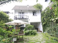 Cho thuê biệt thự Sân vườn cổ tích , 3PN, 330m2 tại Tây Hồ, giá :32tr Cho thuê biệt thự Sân vườn cổ tích , 3PN, 330m2 tại Tây Hồ, giá :32tr