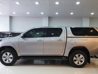 Bán xe Hilux 2.4 số sàn máy dầu màu bạc giao ngay Bán xe Hilux 2.4 số sàn máy dầu màu bạc giao ngay