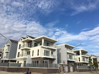 BIỆT THỰ VEN SÔNG QUẬN 7- DT 7X18 (XÂY HOÀN THIỆN NGOÀI ) 10,5 TỶ BIỆT THỰ VEN SÔNG QUẬN 7- DT 7X18 (XÂY HOÀN THIỆN NGOÀI ) 10,5 TỶ