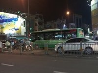 Góc đèn xanh đèn đỏ Lũy Bán Bích, đông đúc Góc đèn xanh đèn đỏ Lũy Bán Bích, đông đúc