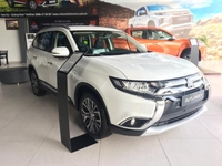 Cần bán Ô TÔ Mitsubishi outlander màu trắng,nhập khẩu Cần bán Ô TÔ Mitsubishi outlander màu trắng,nhập khẩu