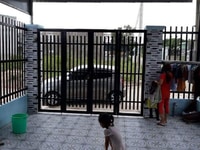 KD thua lỗ bán gấp căn nhà cấp 4 DT:110m2 và lô đất 300m2 SHR MT chợ.. KD thua lỗ bán gấp căn nhà cấp 4 DT:110m2 và lô đất 300m2 SHR MT chợ..