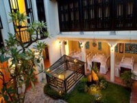 Cần bán gấp khách sạn nhà hàng dạng biệt thự, nhà rường bằng gỗ Cần bán gấp khách sạn nhà hàng dạng biệt thự, nhà rường bằng gỗ