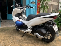 Xe PCX 125 zin 100% mới 99 trùm mền màu trắng Xe PCX 125 zin 100% mới 99 trùm mền màu trắng