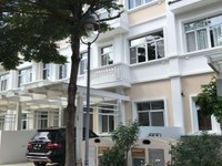 Bán biệt thự CHATEAU Phú Mỹ Hưng để định cư nước ngoài với con trai Bán biệt thự CHATEAU Phú Mỹ Hưng để định cư nước ngoài với con trai