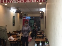 Nhân viên bếp và nhân viên chạy bàn Nhân viên bếp và nhân viên chạy bàn