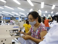 Tuyển công nhân may, thợ phụ, thợ ủi, hoàn thành Tuyển công nhân may, thợ phụ, thợ ủi, hoàn thành