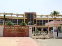 Bà tôi cần bán lô đất sát UBND Cần Đước. 550tr/120m2. Lh: A. Minh Bà tôi cần bán lô đất sát UBND Cần Đước. 550tr/120m2. Lh: A. Minh