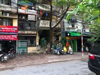 Bán nhà tập thể B24 phố Đông Tác vị trí cực đẹp và thuận tiện đi lại Bán nhà tập thể B24 phố Đông Tác vị trí cực đẹp và thuận tiện đi lại