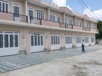 Nhà phố 1 trệt 1 lầu 80m2 có sân ô tô phơi đồ. Nhà phố 1 trệt 1 lầu 80m2 có sân ô tô phơi đồ.