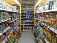 Cần tuyển gấp nam nữ bán hàng tại quầy Cần tuyển gấp nam nữ bán hàng tại quầy