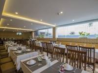 Cho thuê khách sạn 28 phòng có hồ bơi gần biển phạm văn đồng Cho thuê khách sạn 28 phòng có hồ bơi gần biển phạm văn đồng