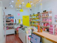 Shop cần 2 nhân viên phụ bán mỹ phẩm Shop cần 2 nhân viên phụ bán mỹ phẩm