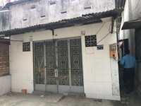 Li dị chồng bán gấp nhà nát Hồ Bá Kiện 61m2/998tr- SHR gần trường học. Li dị chồng bán gấp nhà nát Hồ Bá Kiện 61m2/998tr- SHR gần trường học.