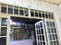 Nhà cũ xuống cấp của gia đình đường Lý Thái Tổ Q10-LH Bảo Châu Nhà cũ xuống cấp của gia đình đường Lý Thái Tổ Q10-LH Bảo Châu