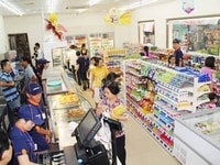 Cửa hàng tiện lợi , cần tuyển nam nữ ( Phụ bán hàng ). Cửa hàng tiện lợi , cần tuyển nam nữ ( Phụ bán hàng ).