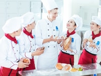 Tuyển sinh học nghề sửa chữa ô tô, xe máy, điện lạnh, nấu ăn... Tuyển sinh học nghề sửa chữa ô tô, xe máy, điện lạnh, nấu ăn...