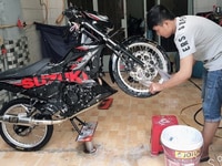 Sang tiệm Rửa xe hai 2 bánh giá rẻ Sang tiệm Rửa xe hai 2 bánh giá rẻ