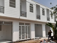 Bán nhà mới 1 trệt 1 lầu gần chợ Hưng Long Bình Chánh 2km Bán nhà mới 1 trệt 1 lầu gần chợ Hưng Long Bình Chánh 2km