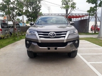 Fortuner 2.4 số sàn màu đồng hoàng kim hoàn toàn mới. Fortuner 2.4 số sàn màu đồng hoàng kim hoàn toàn mới.