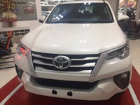 Bán fortuner 2.4 số sàn màu trắng 2020 mới giao ngay. Bán fortuner 2.4 số sàn màu trắng 2020 mới giao ngay.
