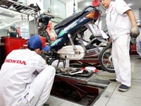 Cần tuyển gấp thợ chính, thợ phụ, thợ rửa xe, có chỗ ăn ở tại cửa hàng Cần tuyển gấp thợ chính, thợ phụ, thợ rửa xe, có chỗ ăn ở tại cửa hàng