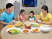 Cần 1 nữ giúp việc ăn ở lại trong nhà. Nhà ít người Cần 1 nữ giúp việc ăn ở lại trong nhà. Nhà ít người