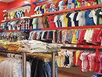 Cần tuyển 10 nam nữ nhân viên bán hàng tại shop thời trang Cần tuyển 10 nam nữ nhân viên bán hàng tại shop thời trang