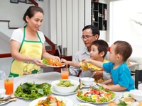 Cần 2 Giúp Việc Nhà, 1 Giữ Em Bé, 1 Chăm Người Già Cần 2 Giúp Việc Nhà, 1 Giữ Em Bé, 1 Chăm Người Già