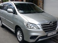 Xe Toyota Innova 2.0E cuối 2014 mau bac Xe Toyota Innova 2.0E cuối 2014 mau bac