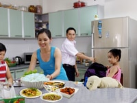 Cần tìm gấp 1 người trông em bé 1 người giúp việc nhà 1 chăm người già Cần tìm gấp 1 người trông em bé 1 người giúp việc nhà 1 chăm người già