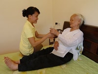 Gia đình tôi đang cần tuyển người giúp việc chu đáo và siêng năng Gia đình tôi đang cần tuyển người giúp việc chu đáo và siêng năng
