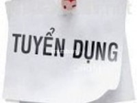 Nhân viên đứng bán tại quầy hàng Nhân viên đứng bán tại quầy hàng