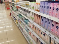 Tuyển nhân viên bán hàng mỹ phẩm Tuyển nhân viên bán hàng mỹ phẩm